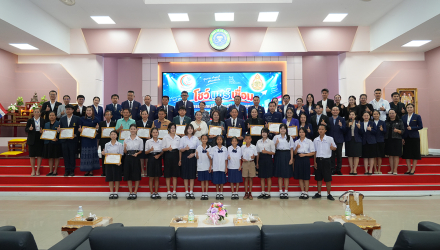ศูนย์คุณธรรมหนุนเครือข่ายโรงเรียนคุณธรรมจังหวัดมุกดาหาร จัดเวที “โชว์ แชร์ เชื่อม เชิดชู” แลกเปลี่ยนเรียนรู้ ขยายผลต้นแบบคุณธรรมสู่สถานศึกษา